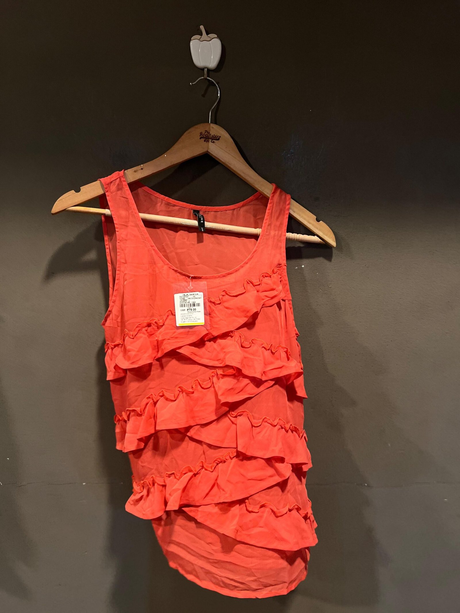 KOREAN SLEEVE LESS TOP size - F