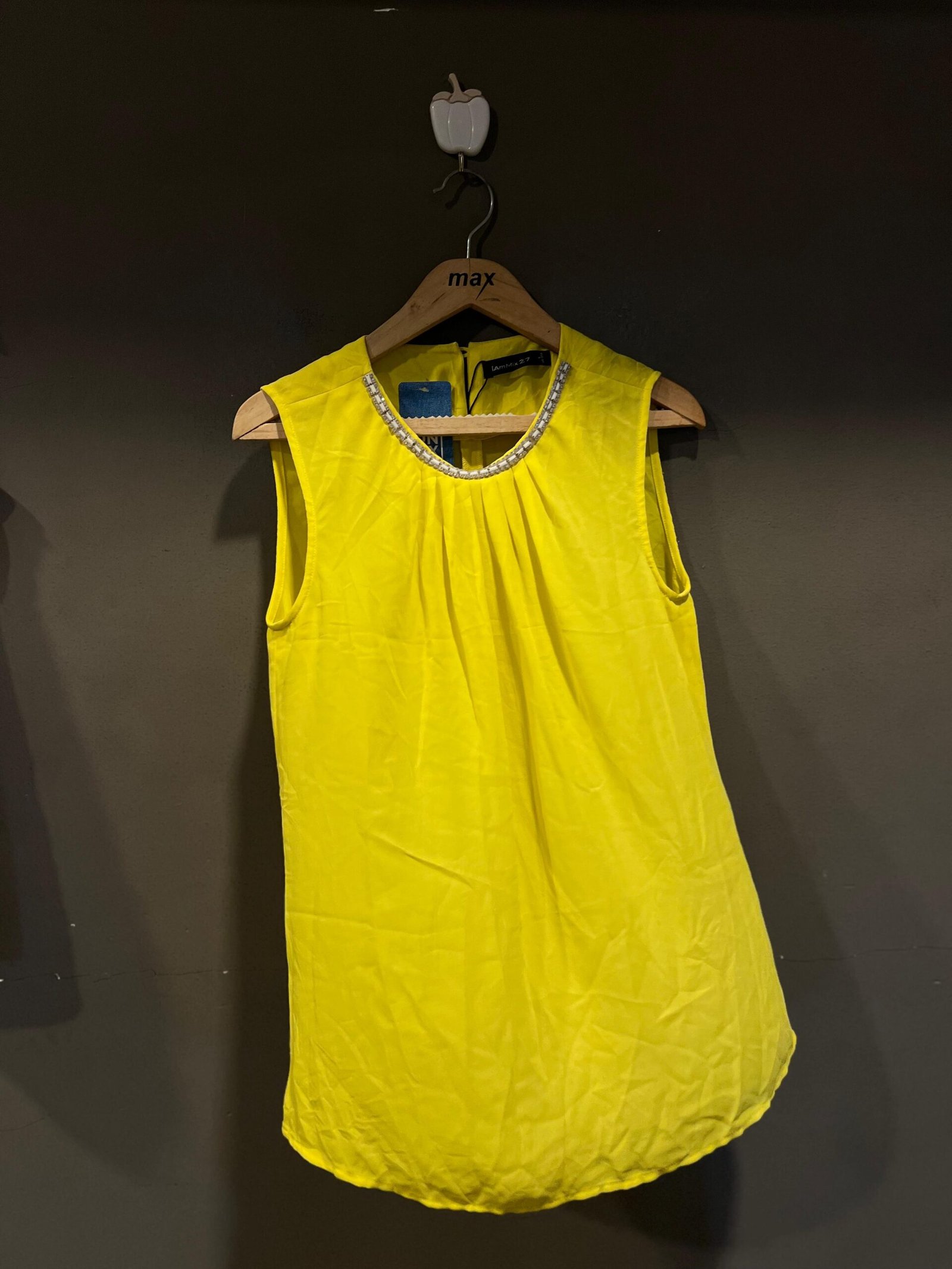 KOREAN SLEEVE LESS TOP size - F