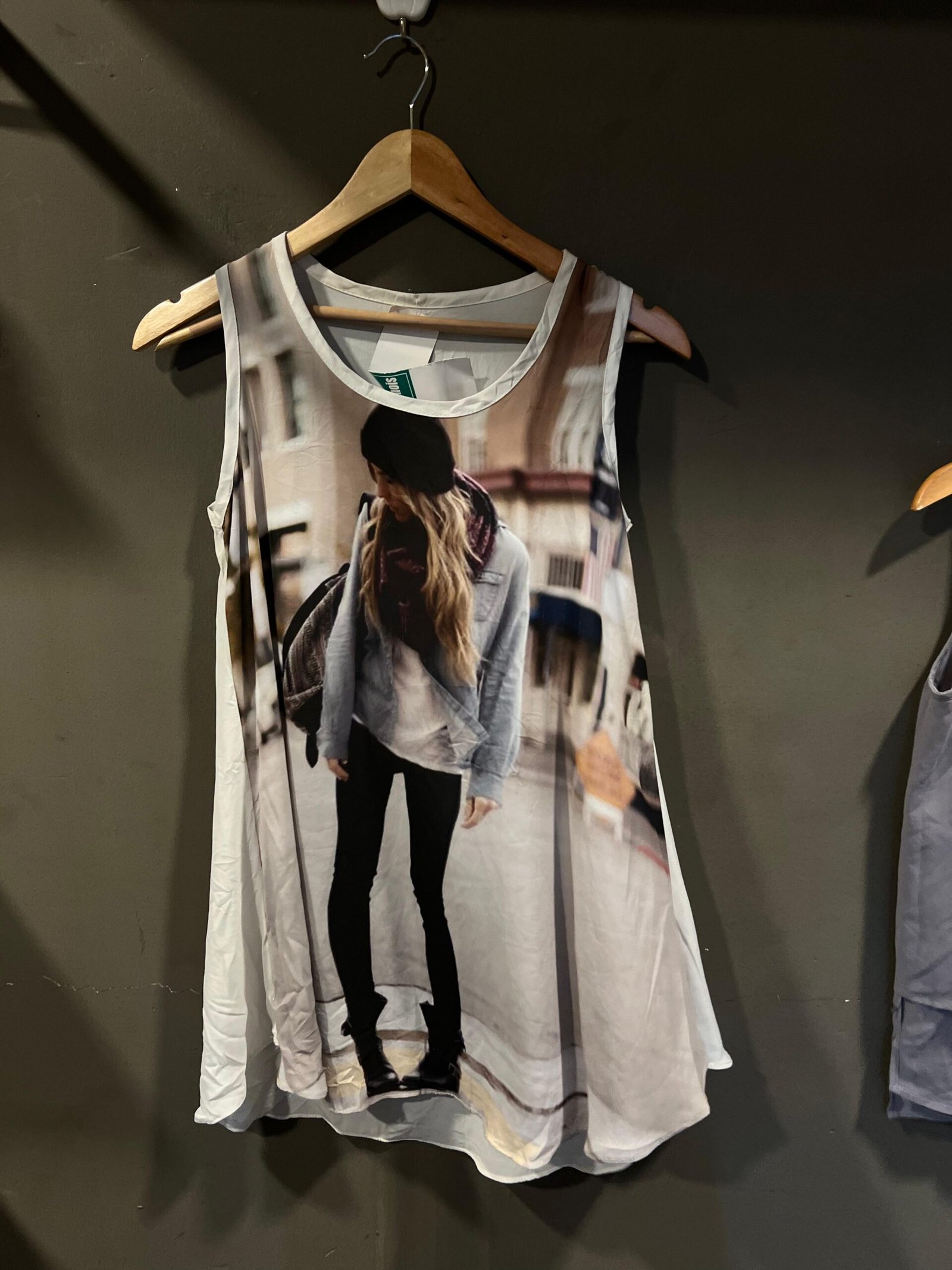 KOREAN SLEEVE LESS TOP size - F