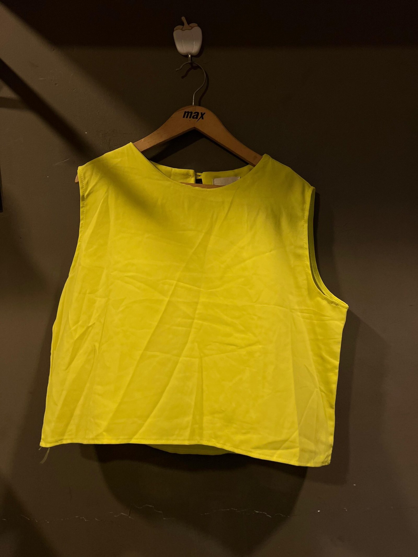 KOREAN SLEEVE LESS TOP size - F