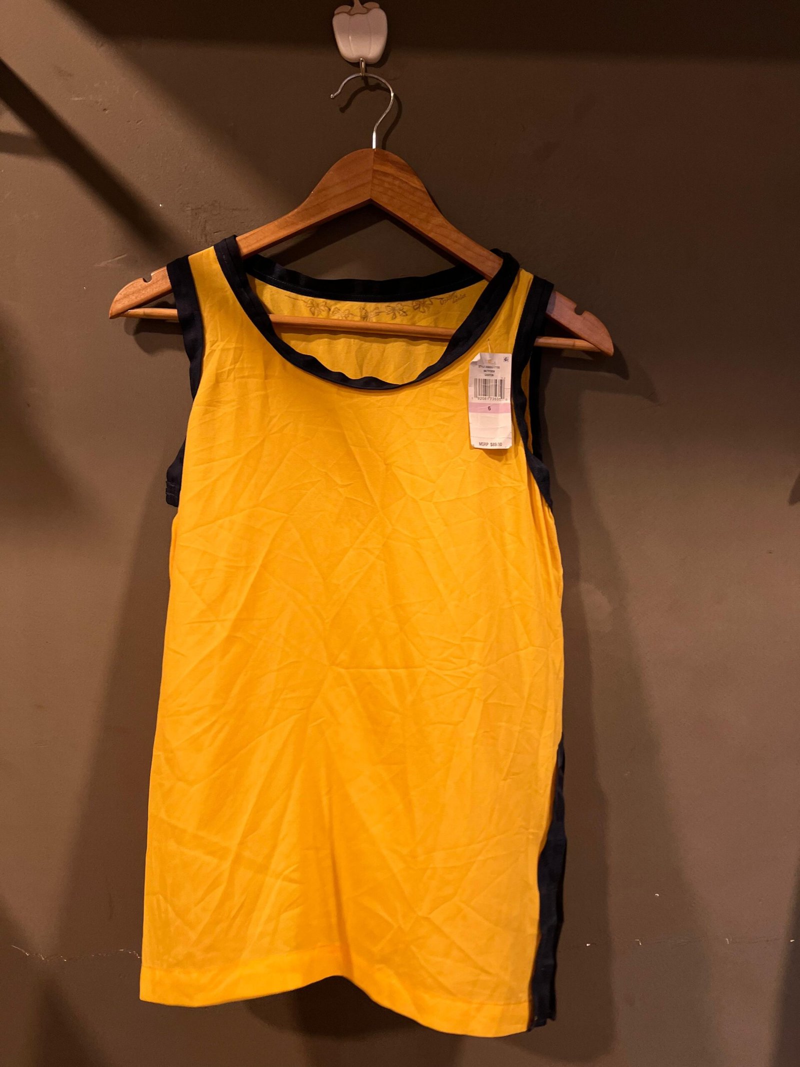 KOREAN SLEEVE LESS TOP size - F