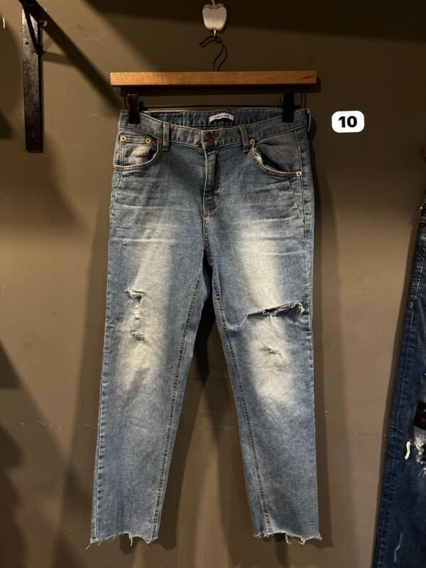 KOREAN IMPORTED JEAN size -  28