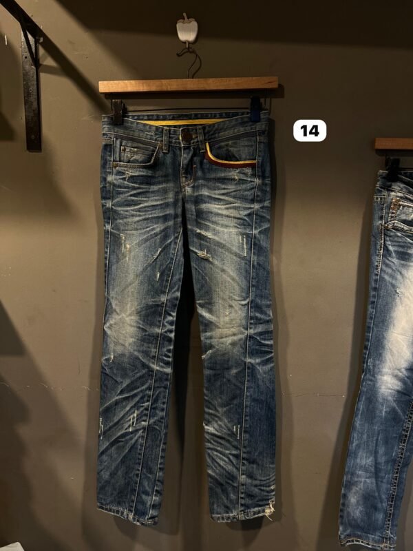 KOREAN IMPORTED JEAN size -  28
