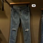KOREAN IMPORTED JEAN size -  28