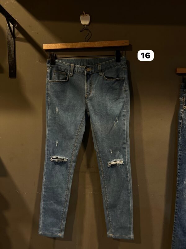 KOREAN IMPORTED JEAN size -  28